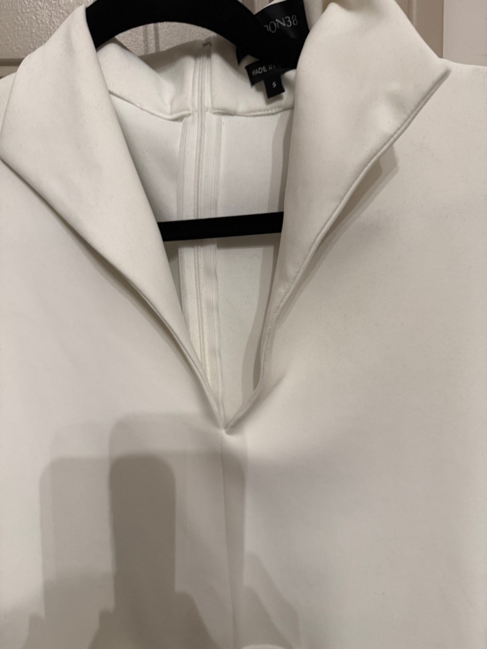 Sleeveless White Pleated-Hem Dress with Belt Carbon38 - Picture 2 of 10